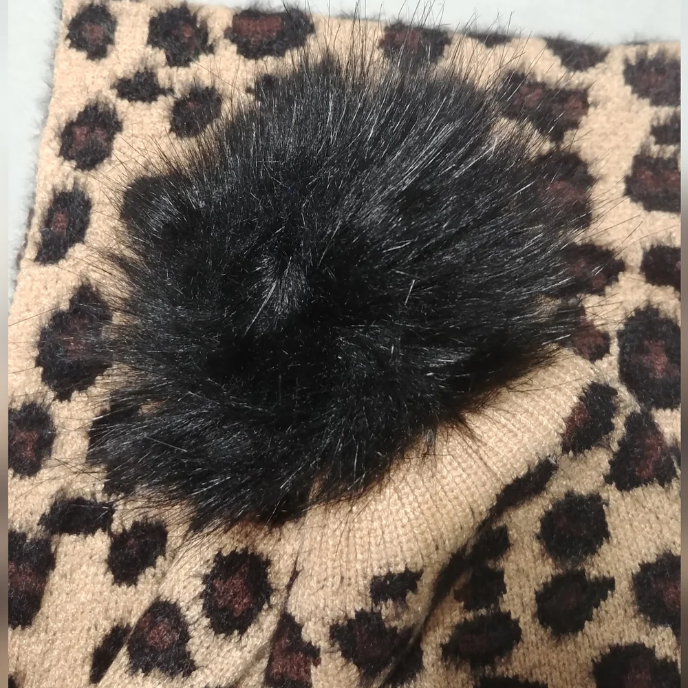 2 piece set Leopard Hat and Leopard Print Scarf Set with Poof, OS  NEW